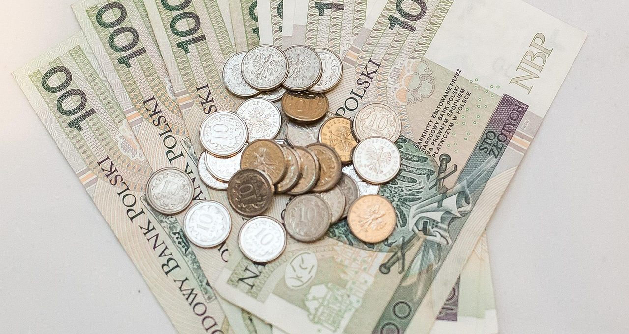 Carrying cash abroad